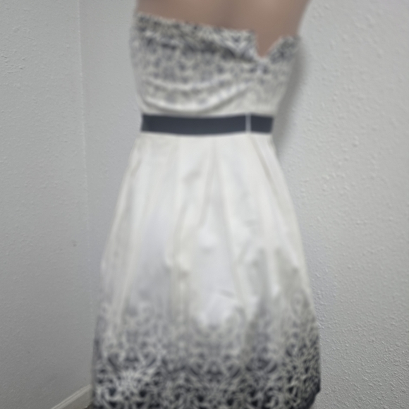 Elegant Strapless Black and White Dress - Picture 6 of 7